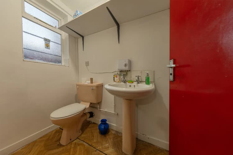 property photo 11 of 27