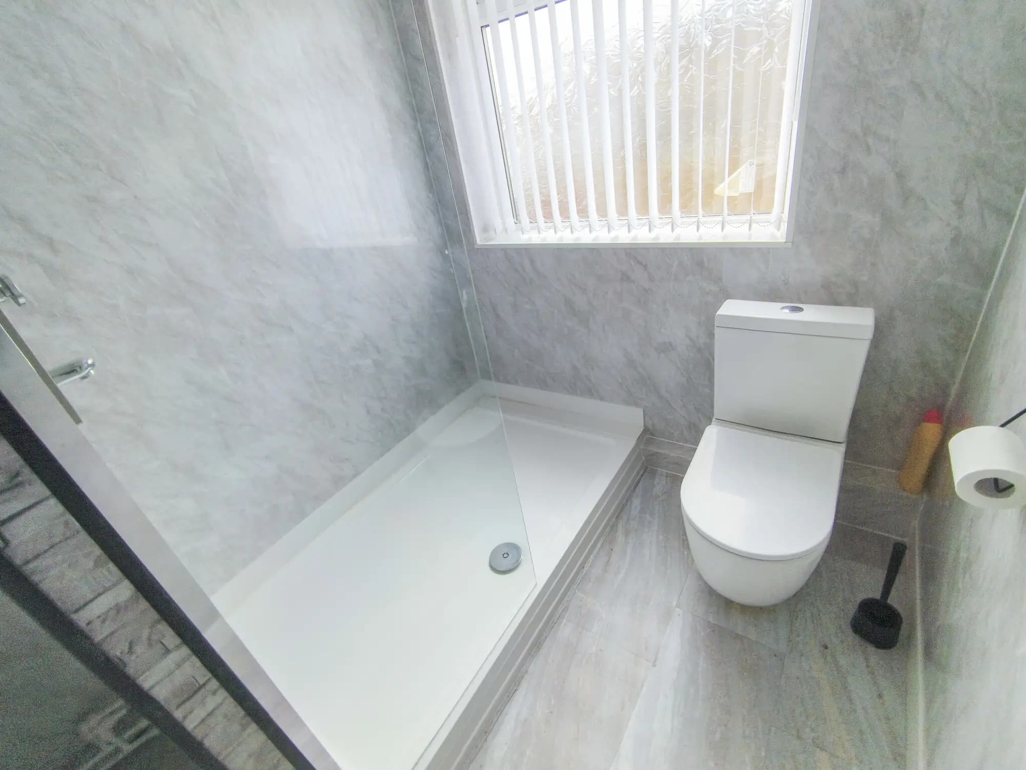 property photo 7 of 16