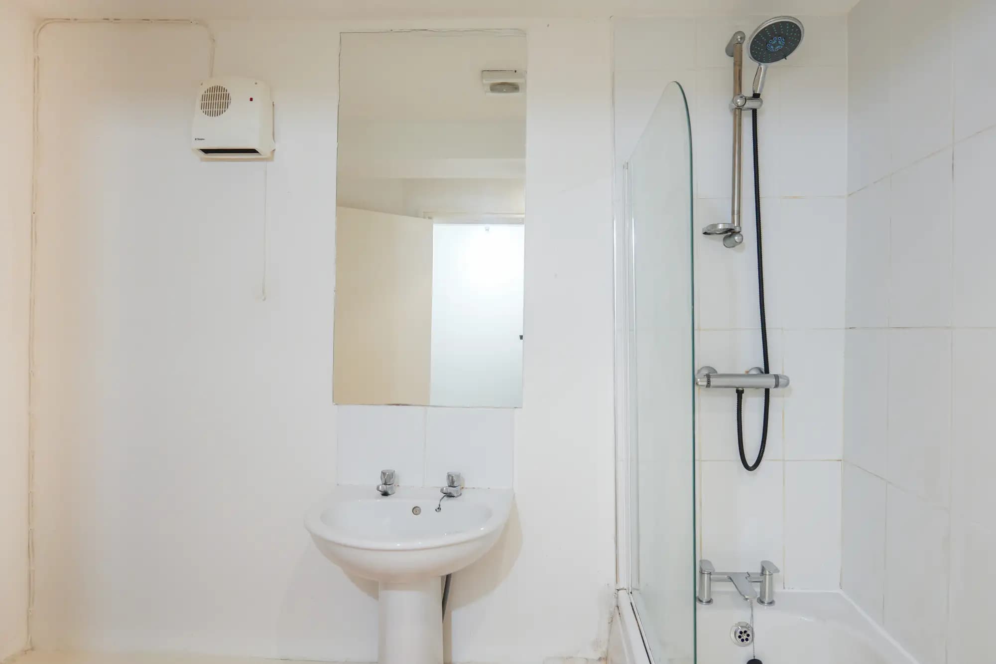 property photo 8 of 16