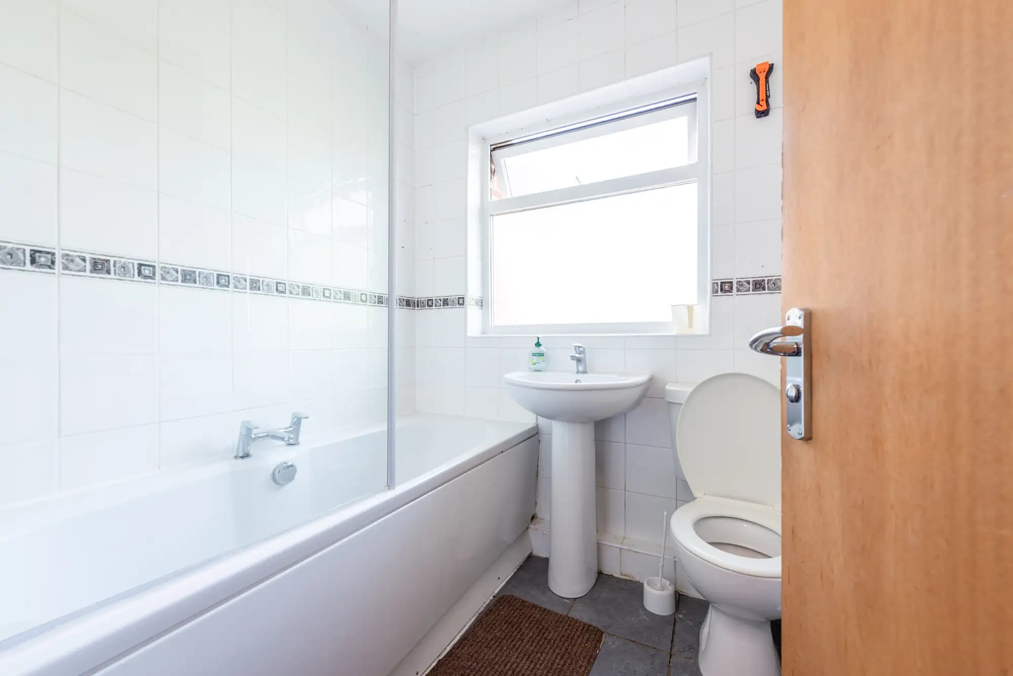 property photo 6 of 15