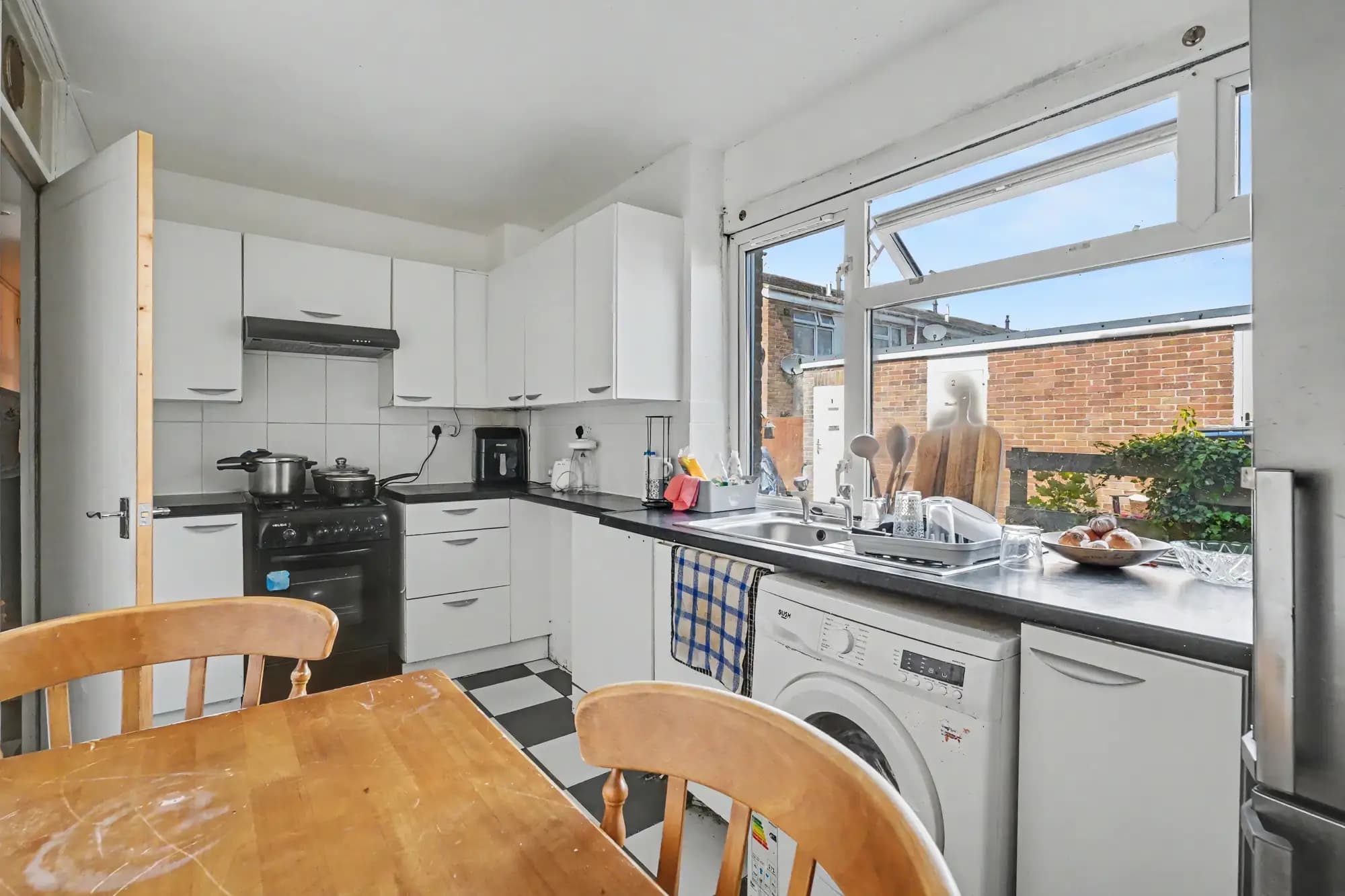 property photo 5 of 12