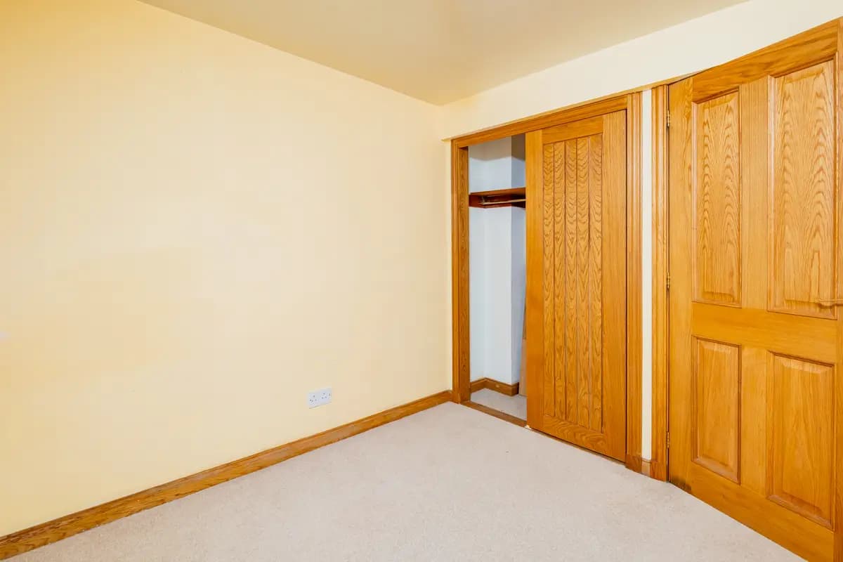 property photo 15 of 27