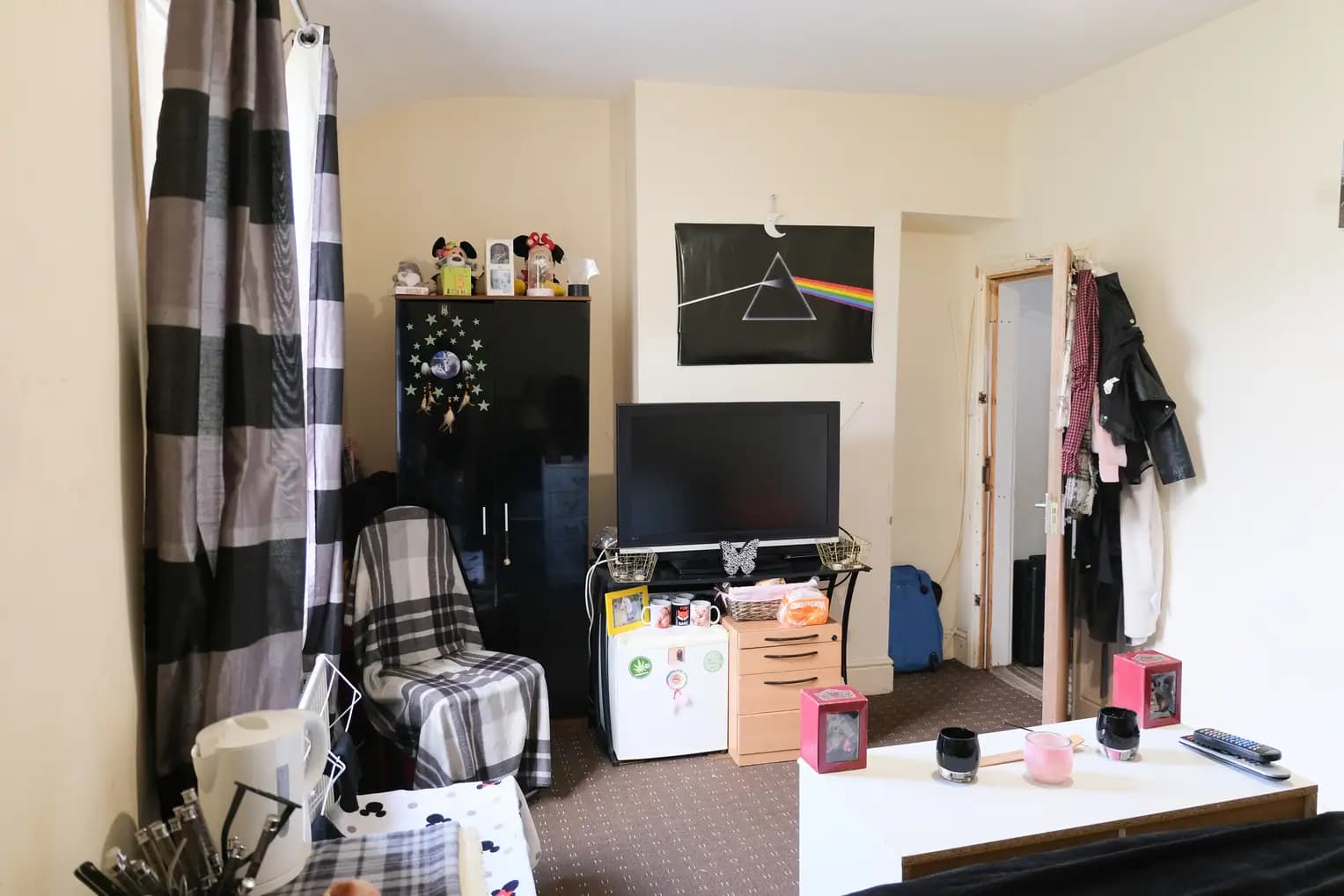 property photo 6 of 18