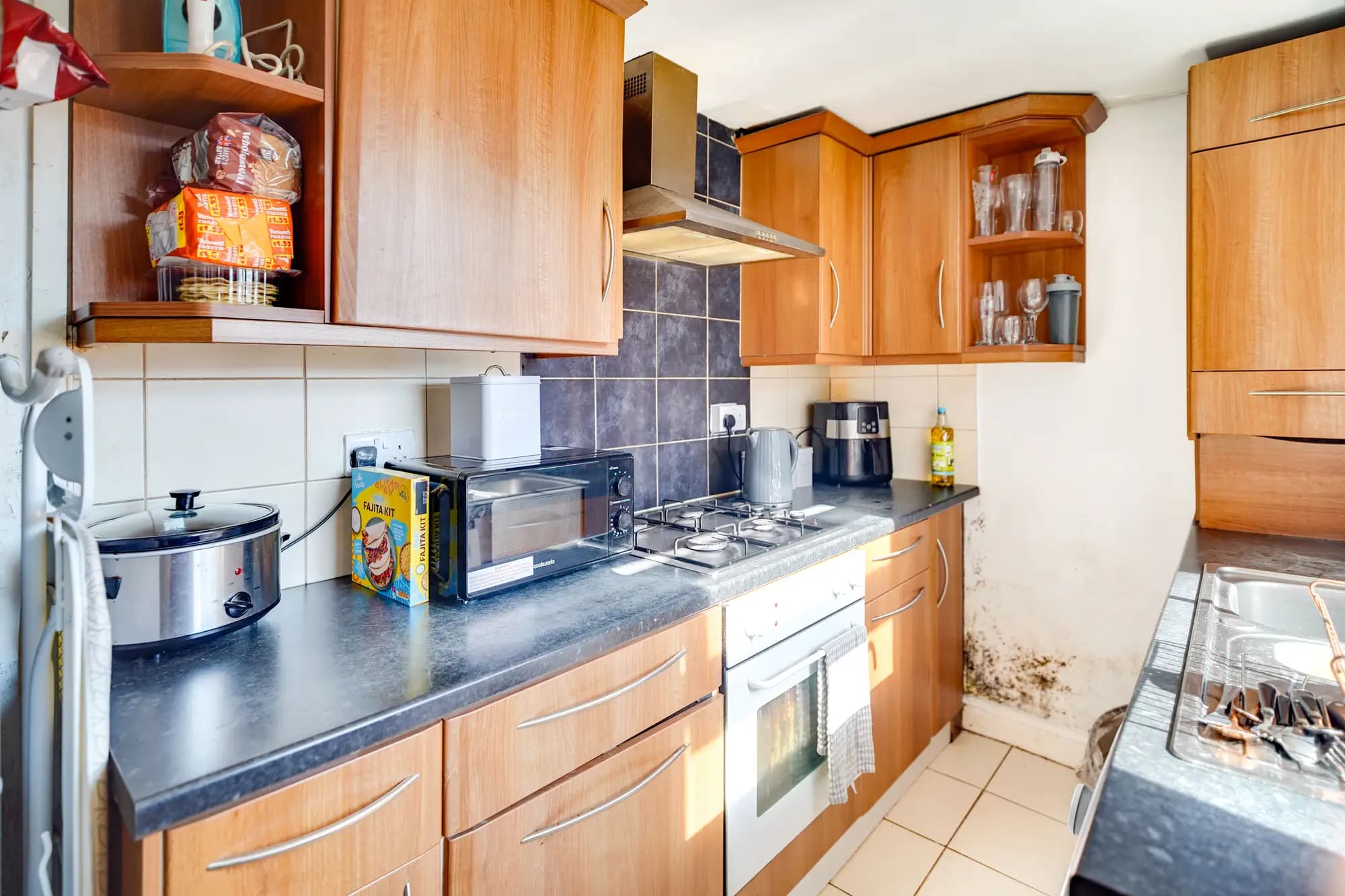 property photo 5 of 16