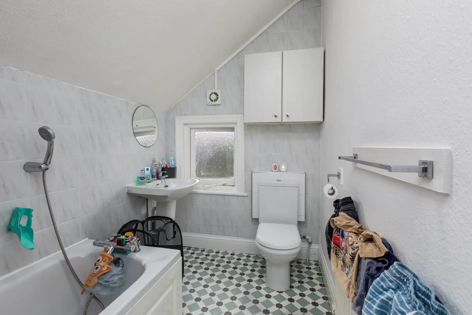 property photo 8 of 18