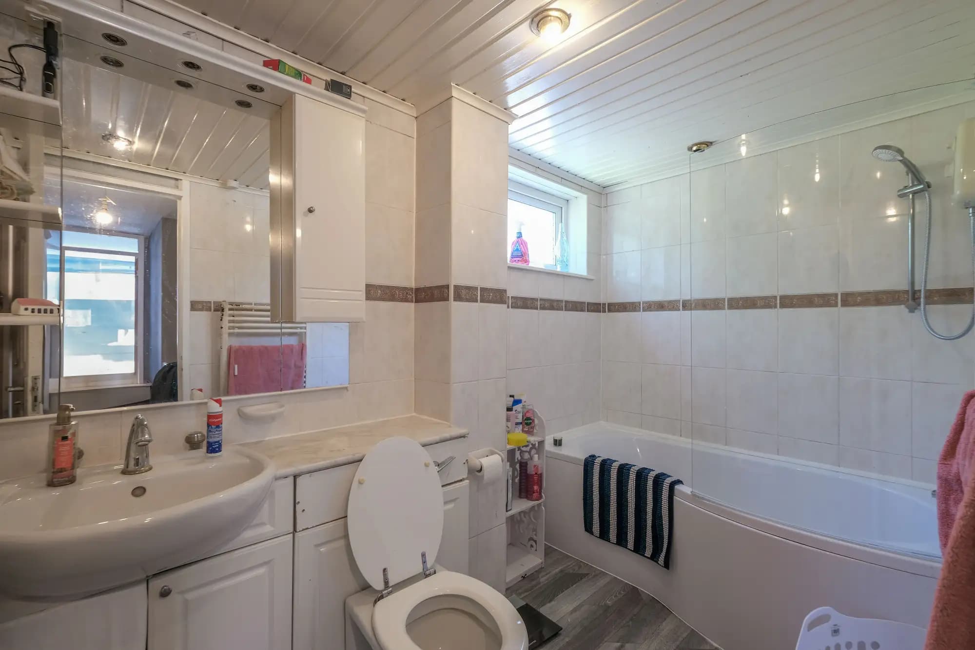 property photo 9 of 17