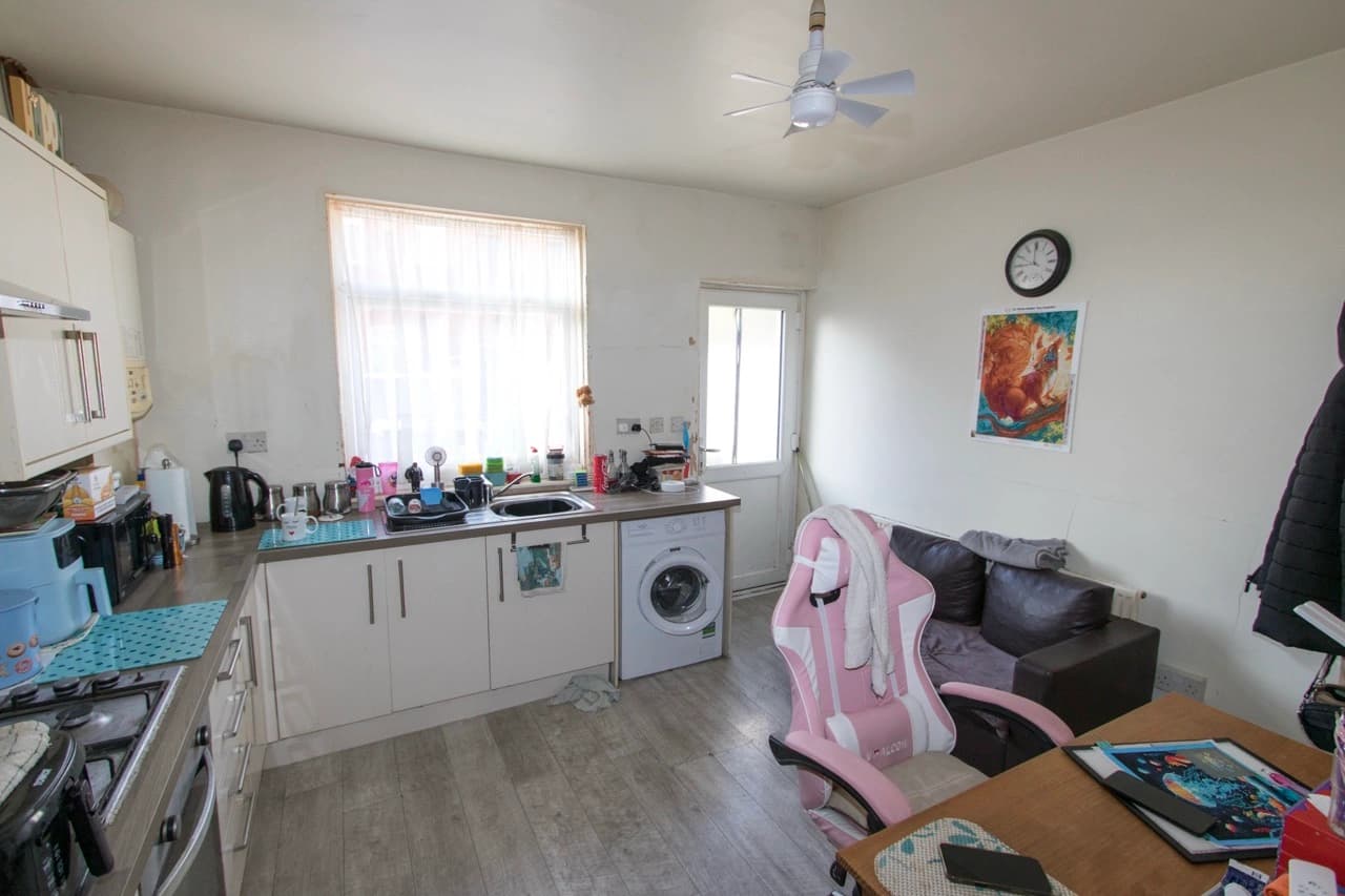 property photo 5 of 20
