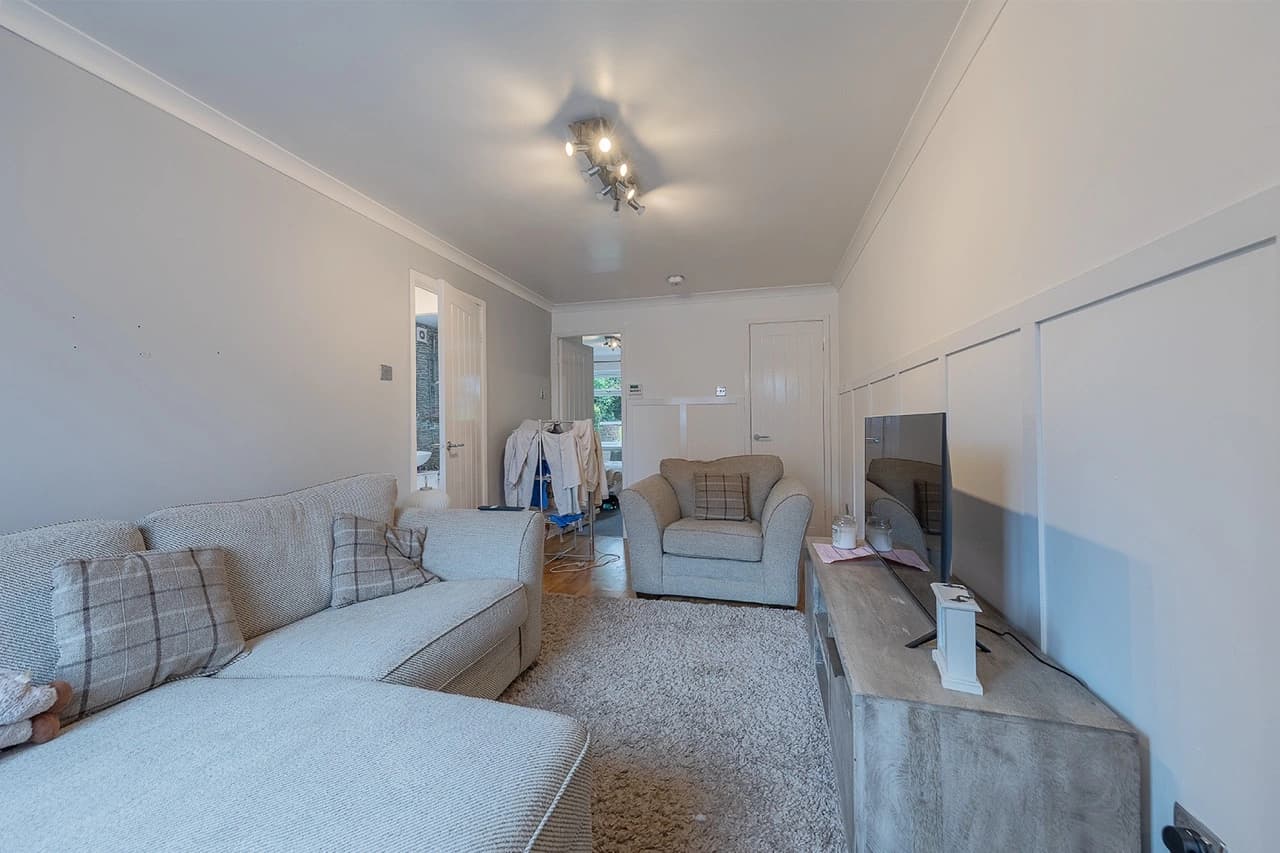 property photo 4 of 18