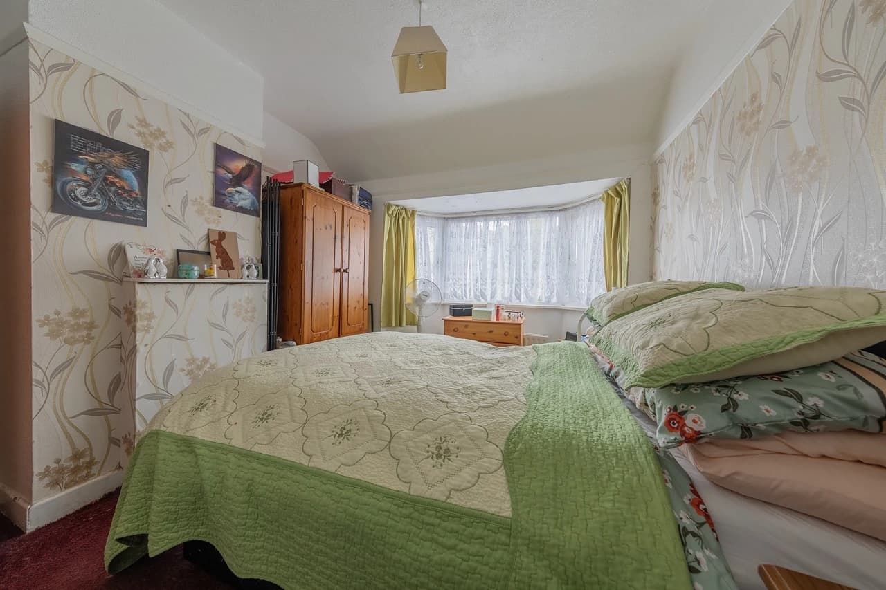 property photo 18 of 28