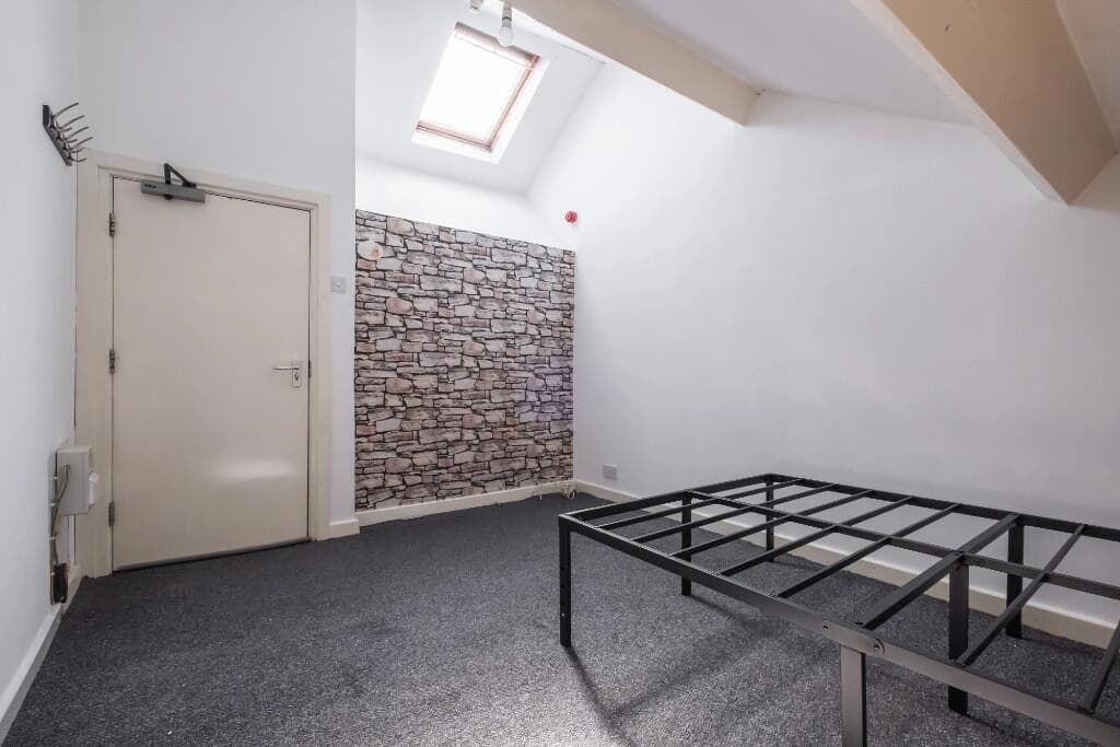 property photo 23 of 40