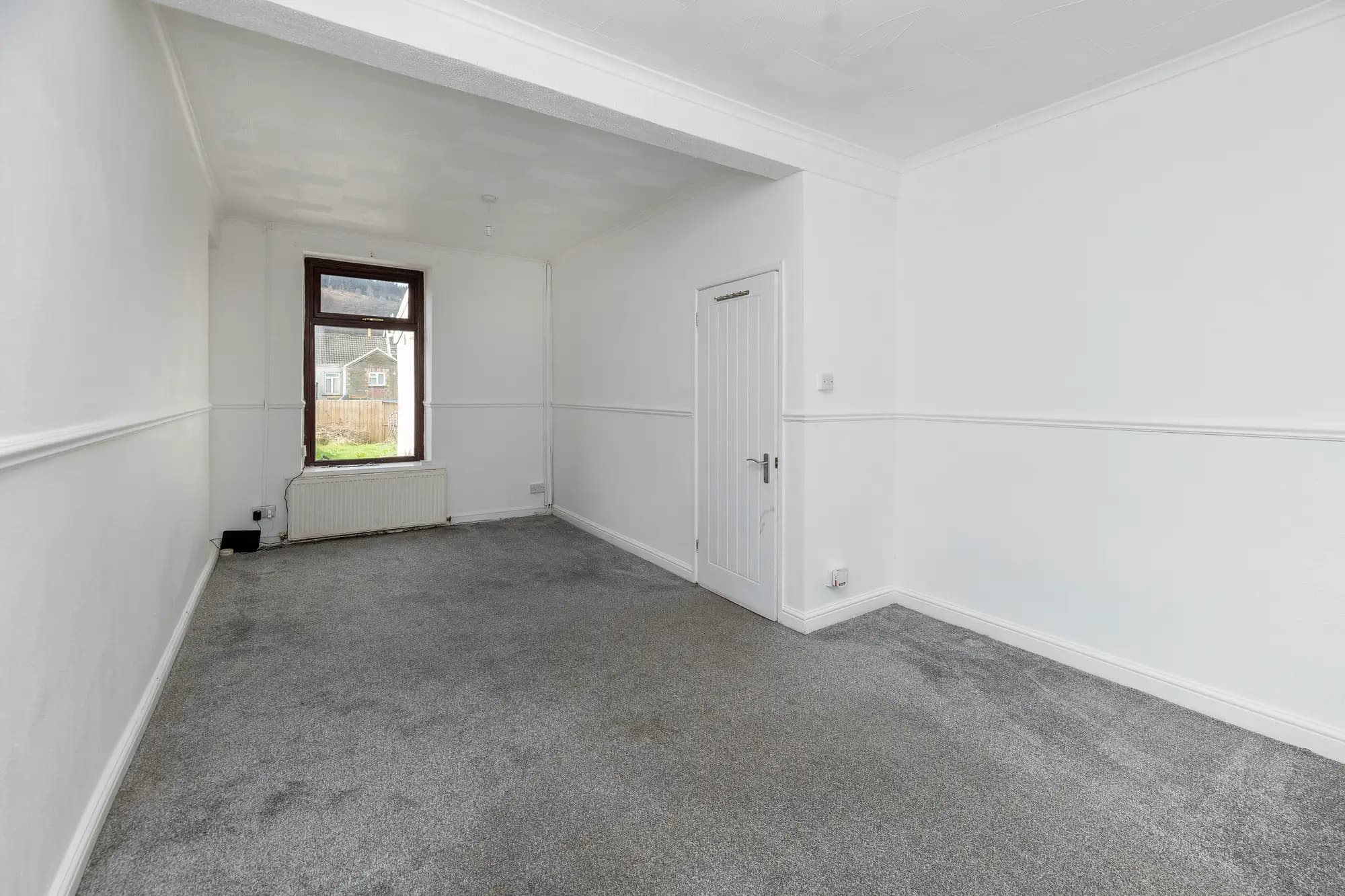 property photo 5 of 17