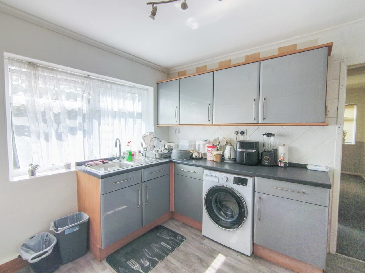 property photo 5 of 17