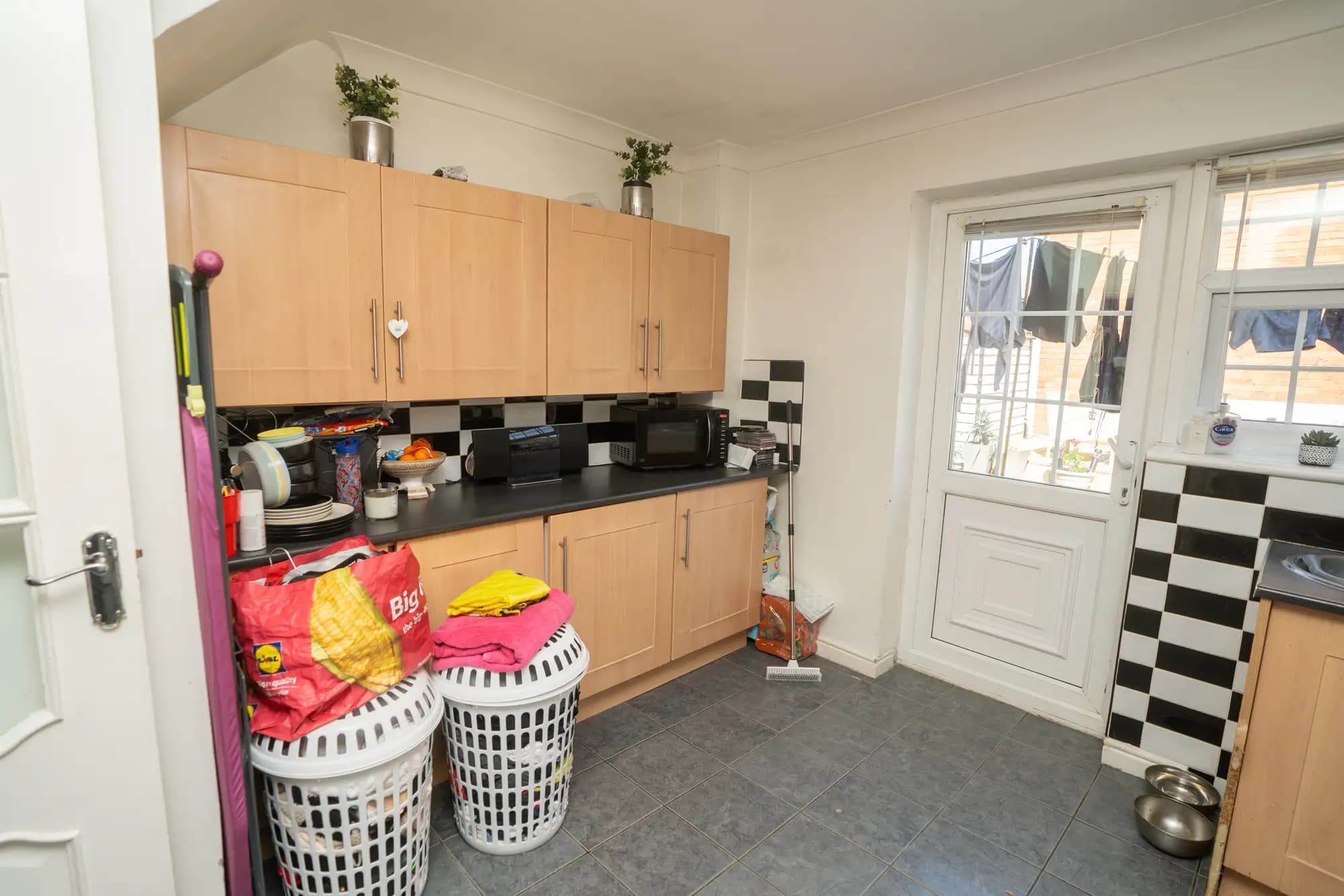 property photo 8 of 23