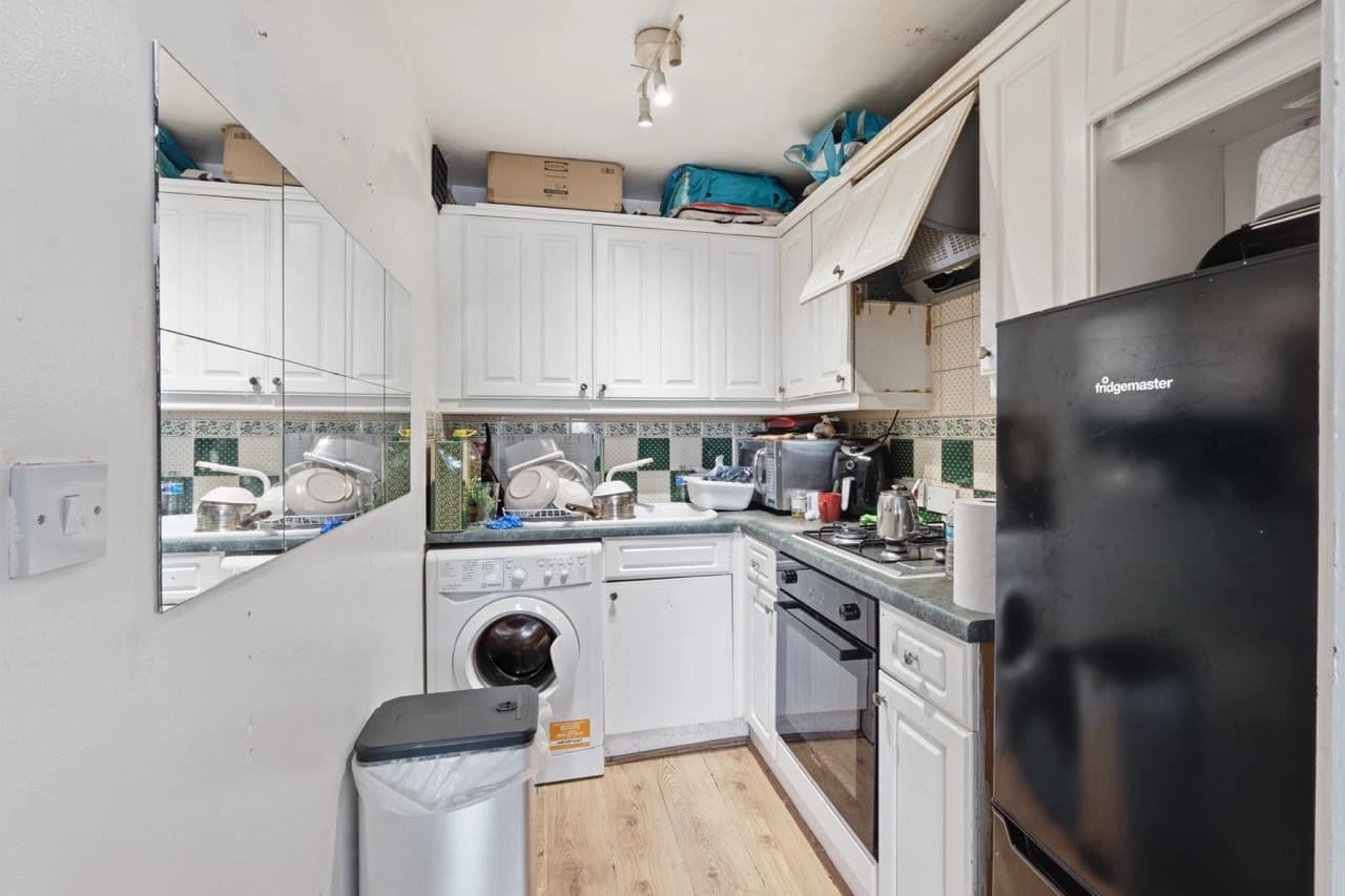 property photo 4 of 15