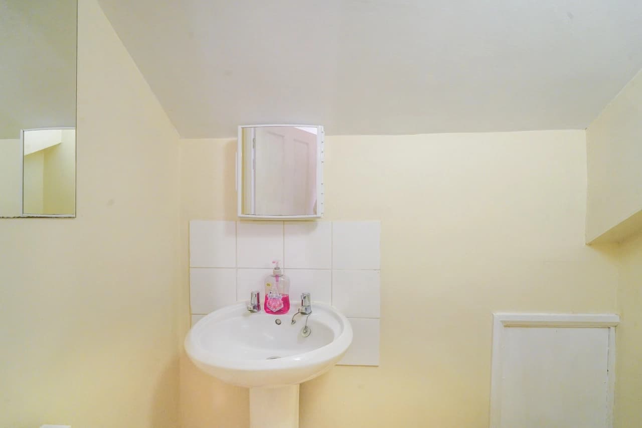 property photo 8 of 19