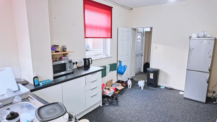 property photo 5 of 15