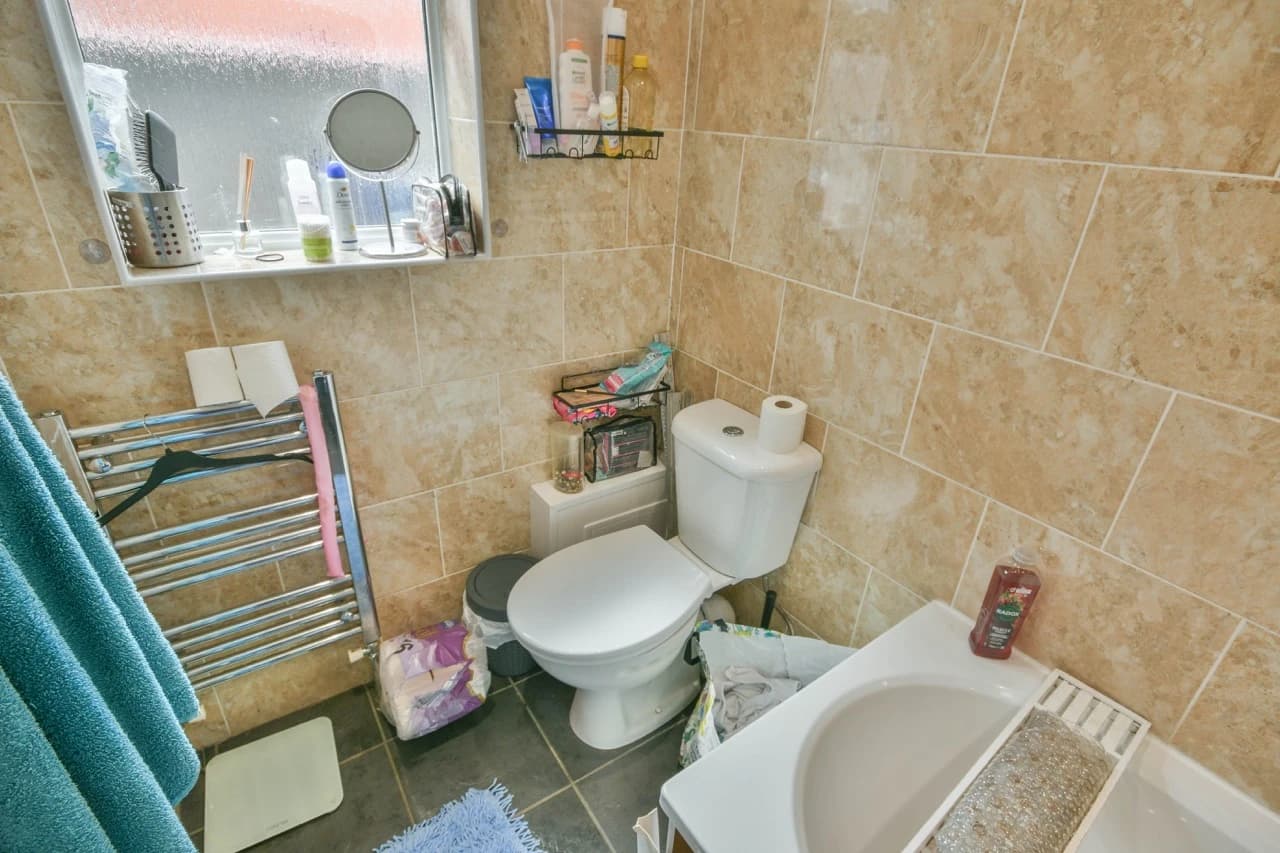 property photo 8 of 18
