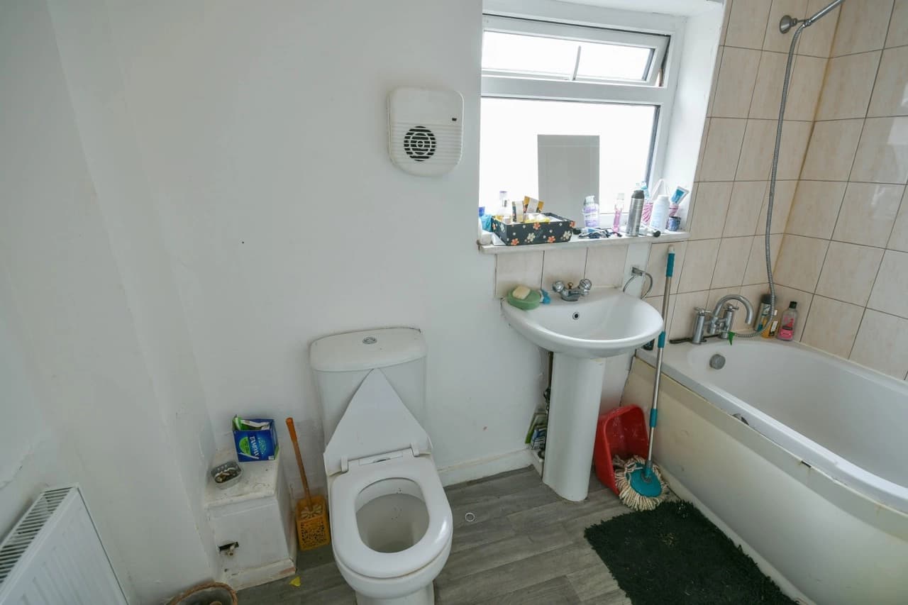 property photo 13 of 30