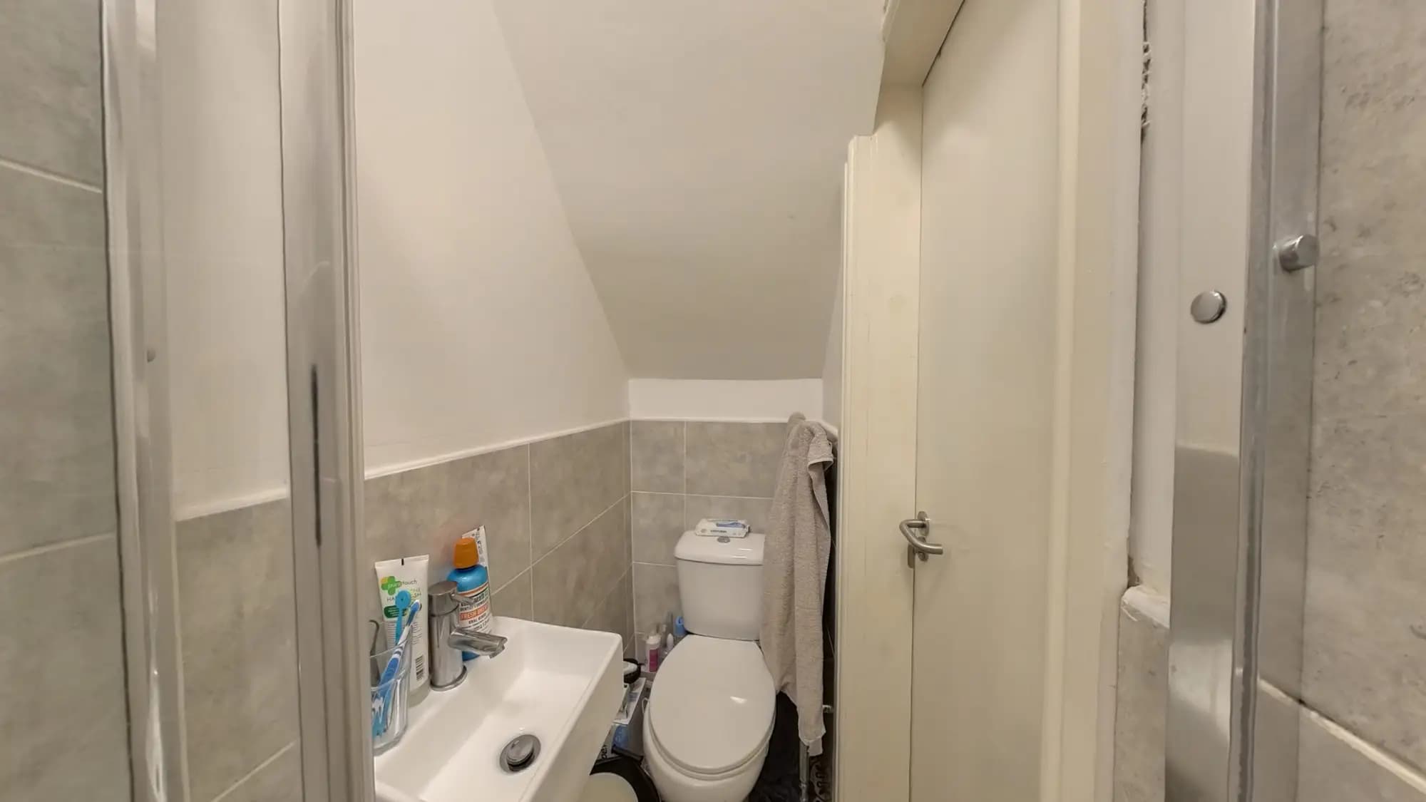 property photo 8 of 25