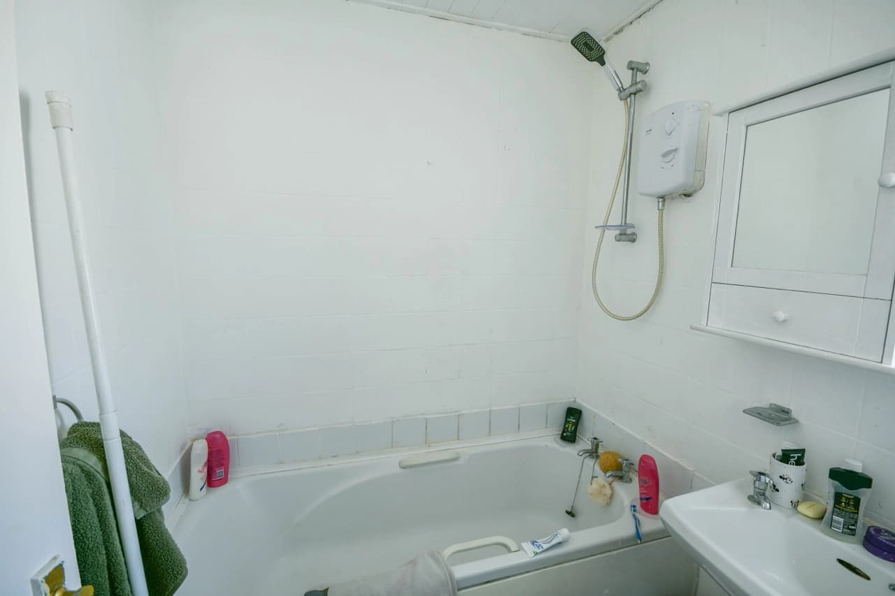 property photo 8 of 19