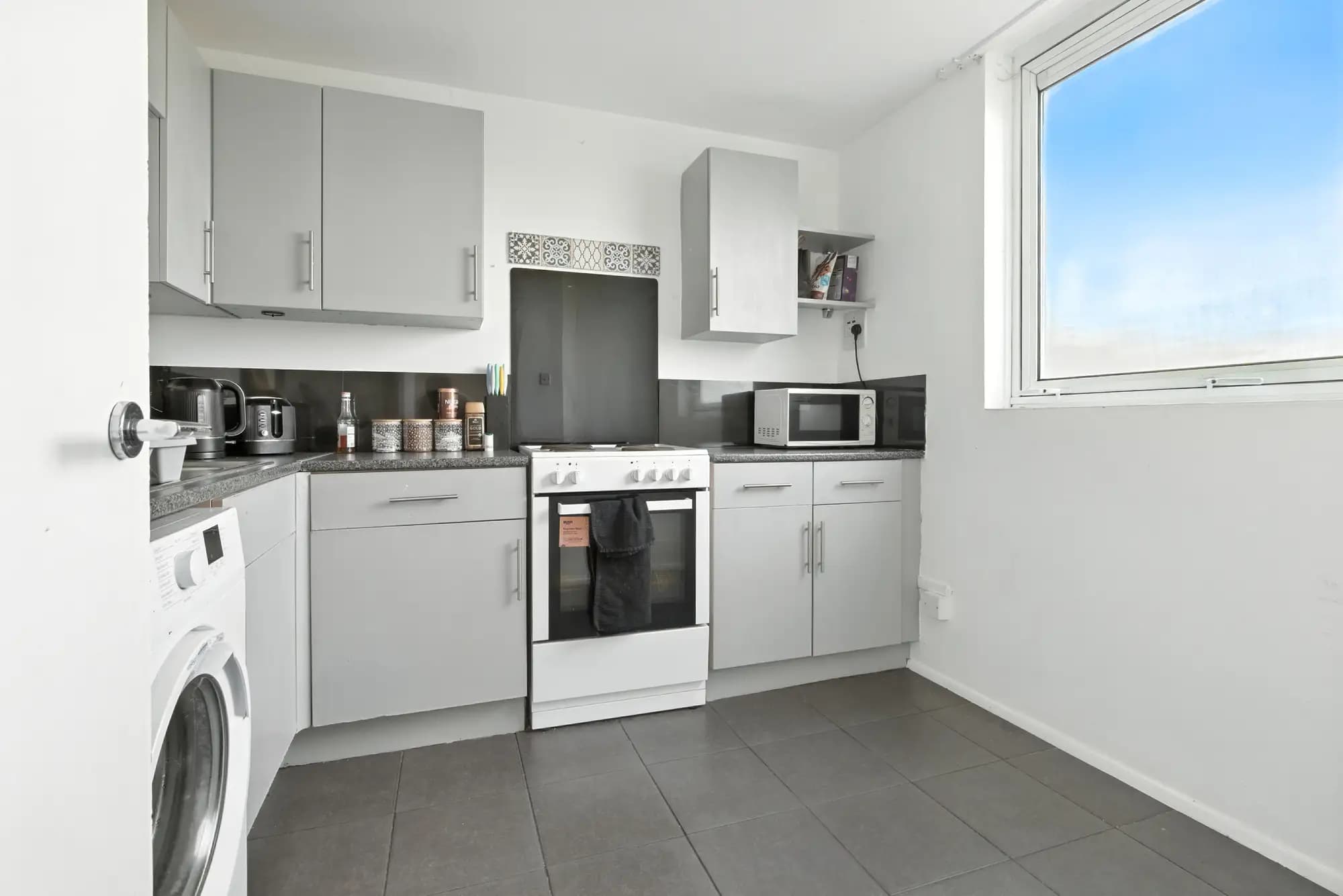 property photo 4 of 15