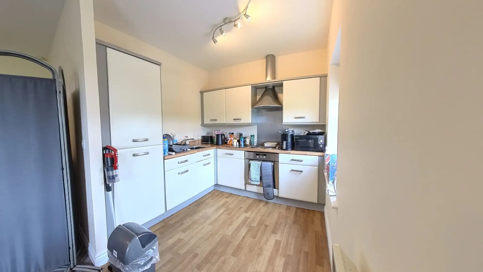 property photo 6 of 27