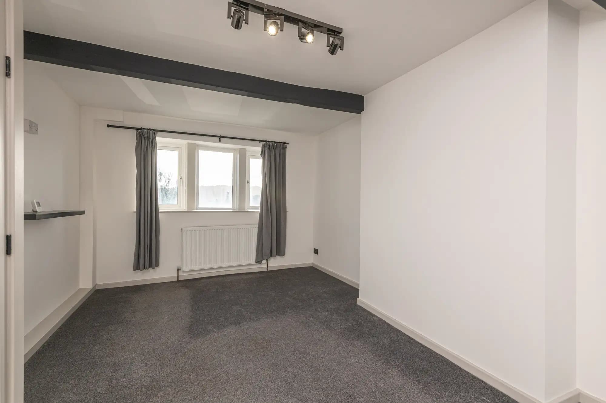 property photo 11 of 28