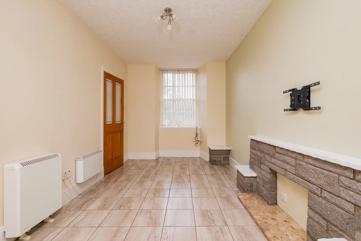 property photo 4 of 22