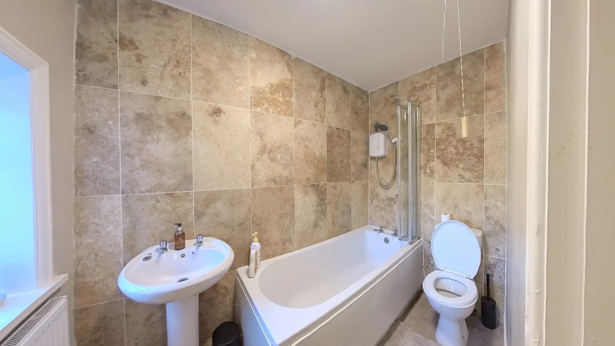property photo 6 of 17