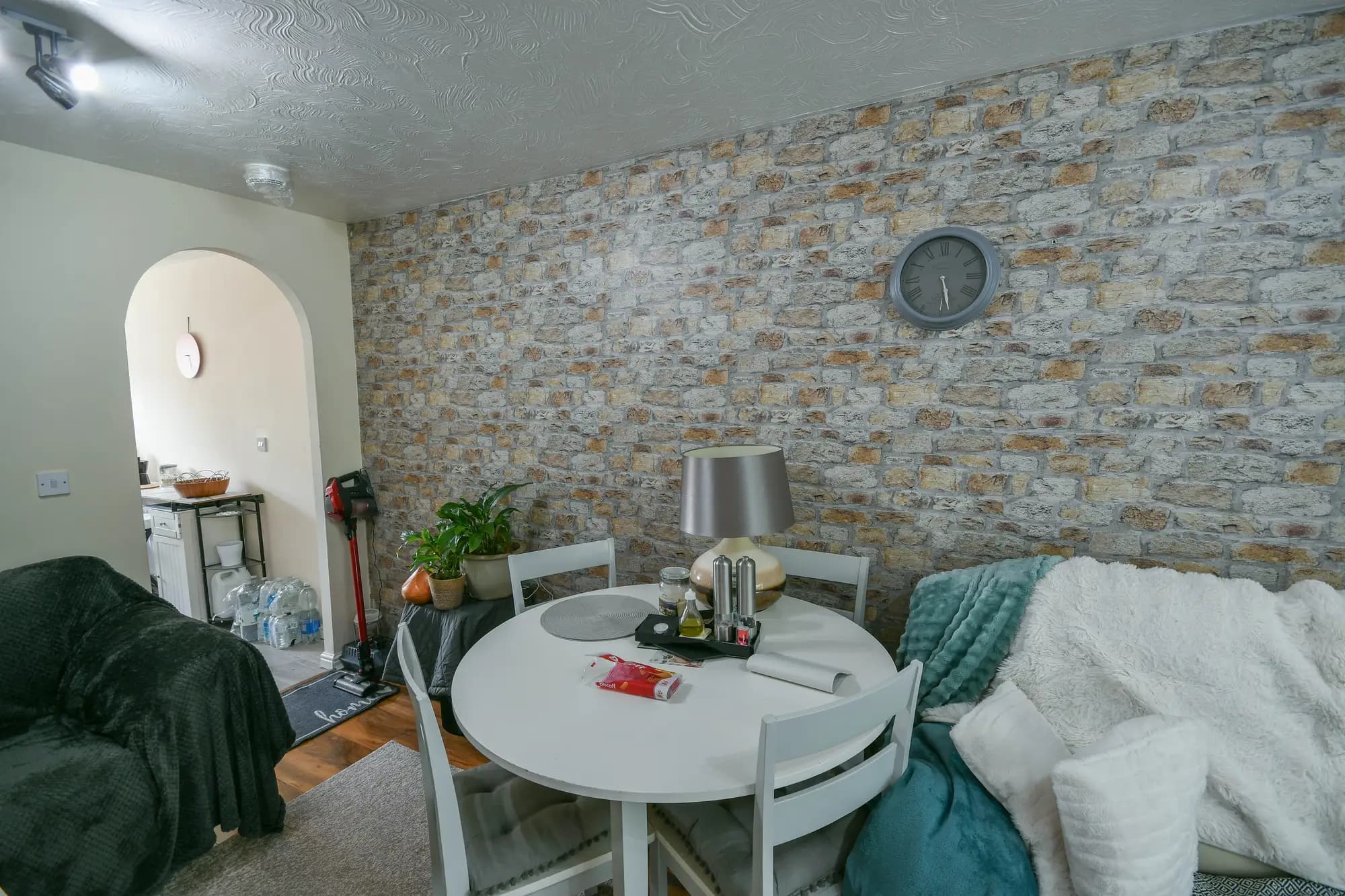 property photo 4 of 15