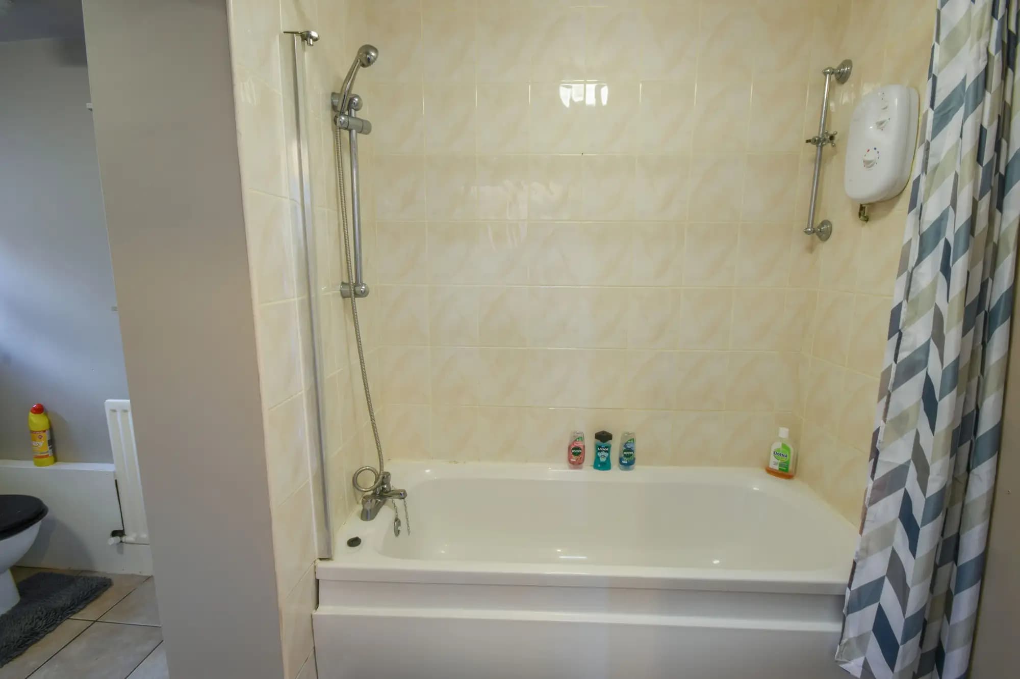 property photo 8 of 25