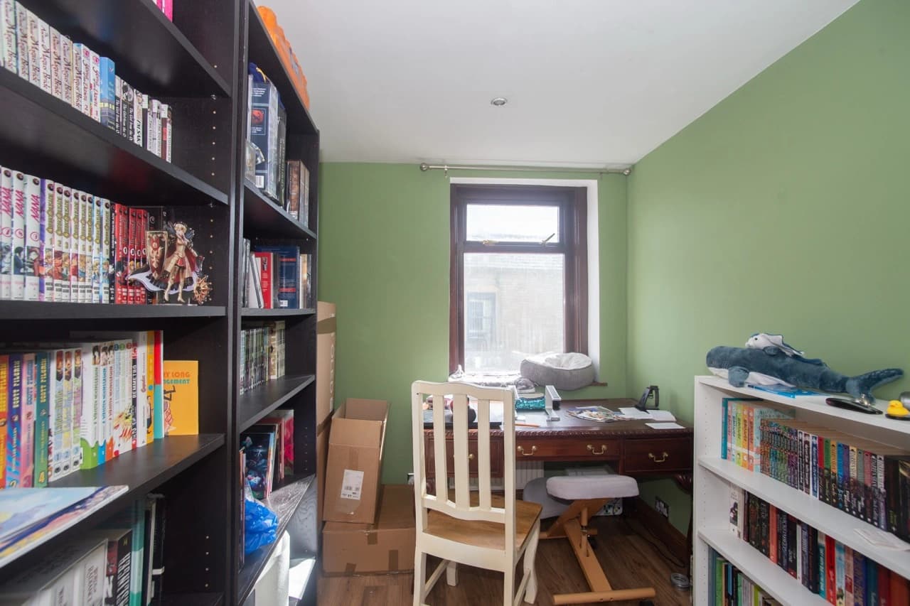 property photo 10 of 33