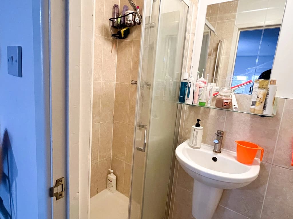 property photo 11 of 20