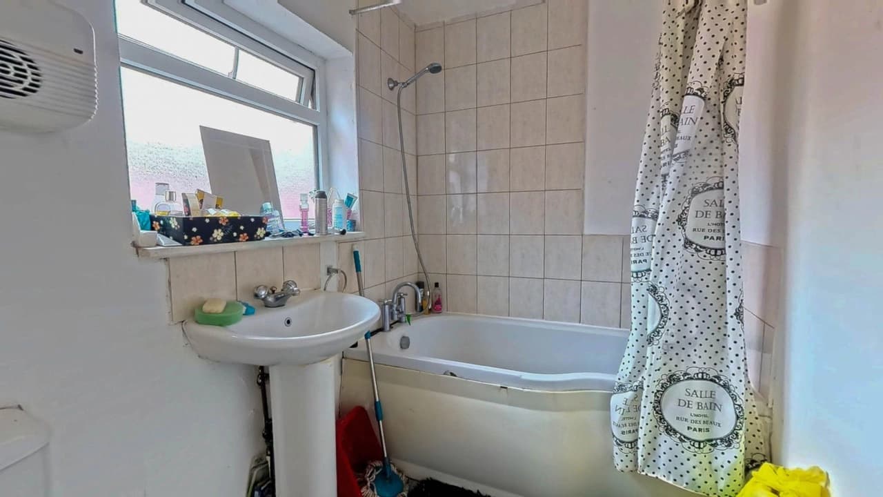 property photo 17 of 30