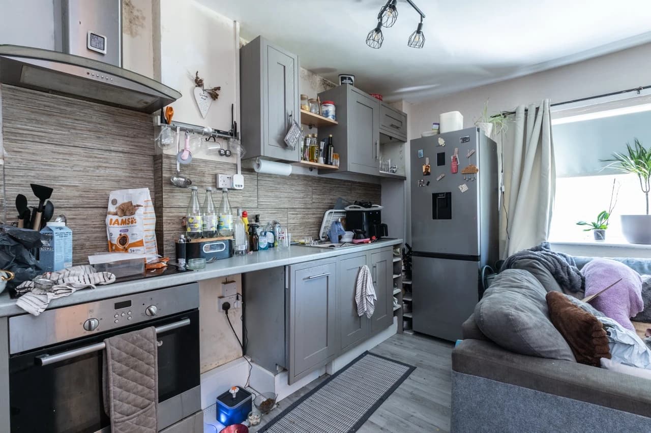 property photo 6 of 19