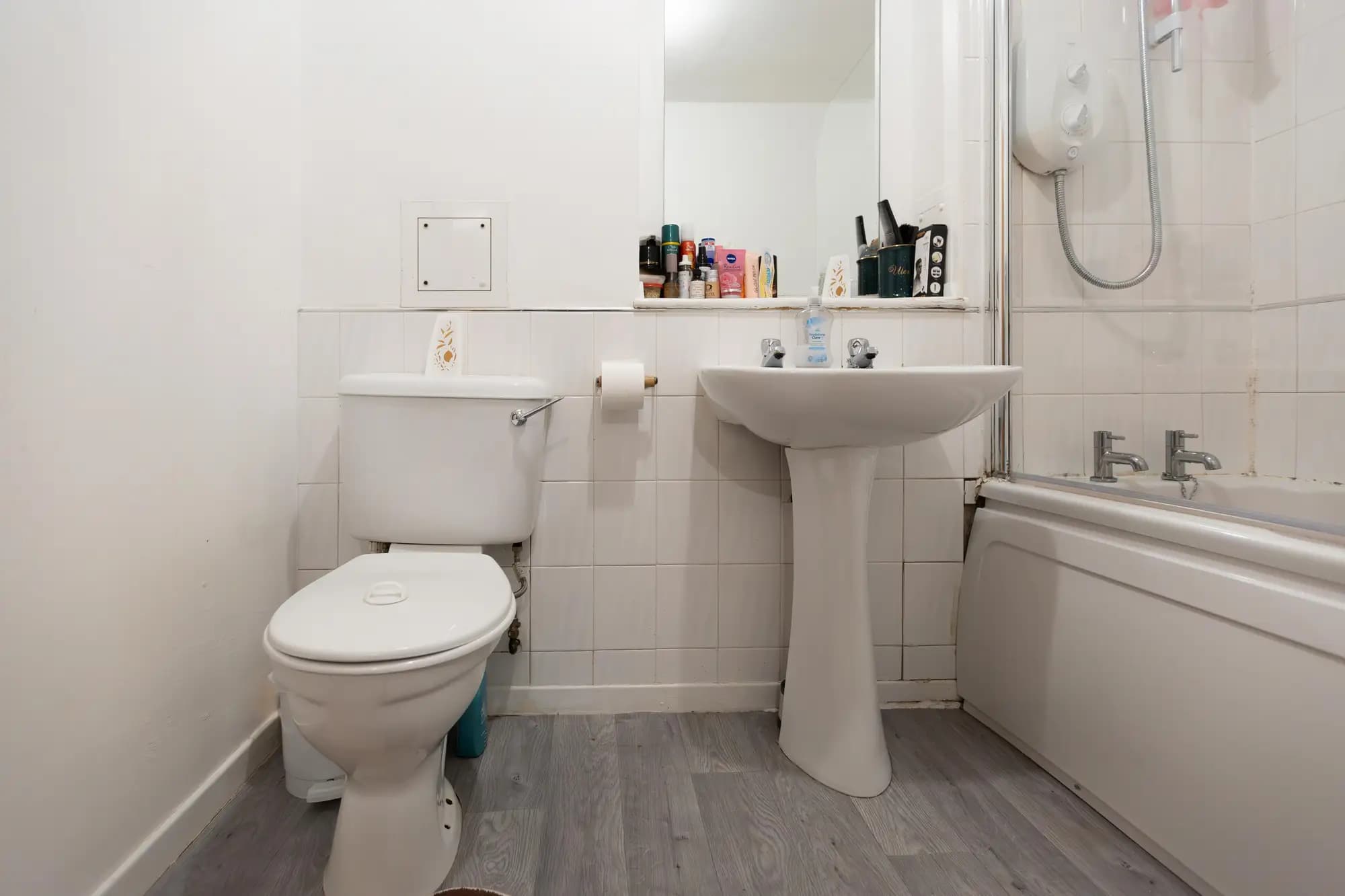 property photo 8 of 17