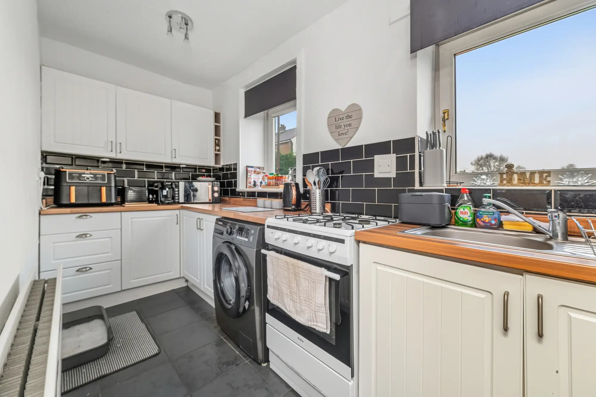 property photo 5 of 17