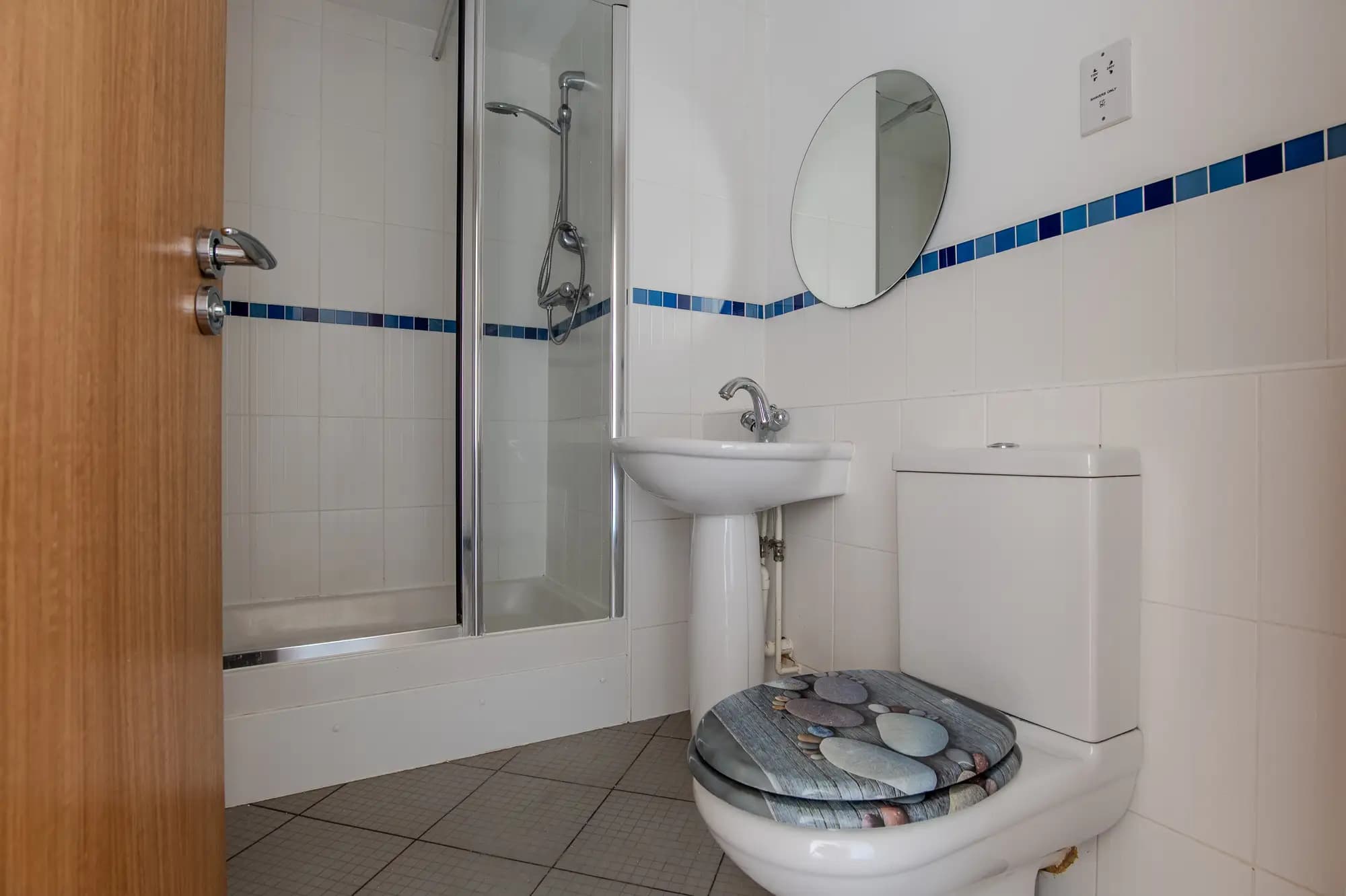 property photo 7 of 19