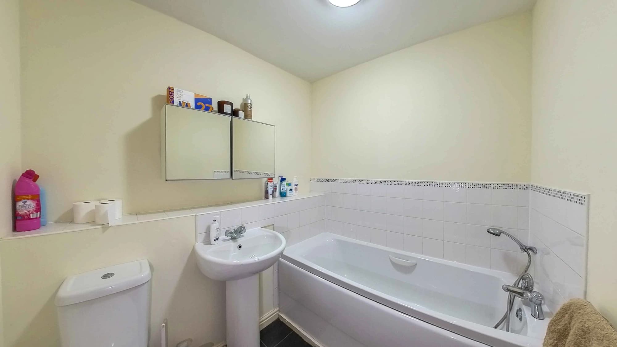 property photo 6 of 9
