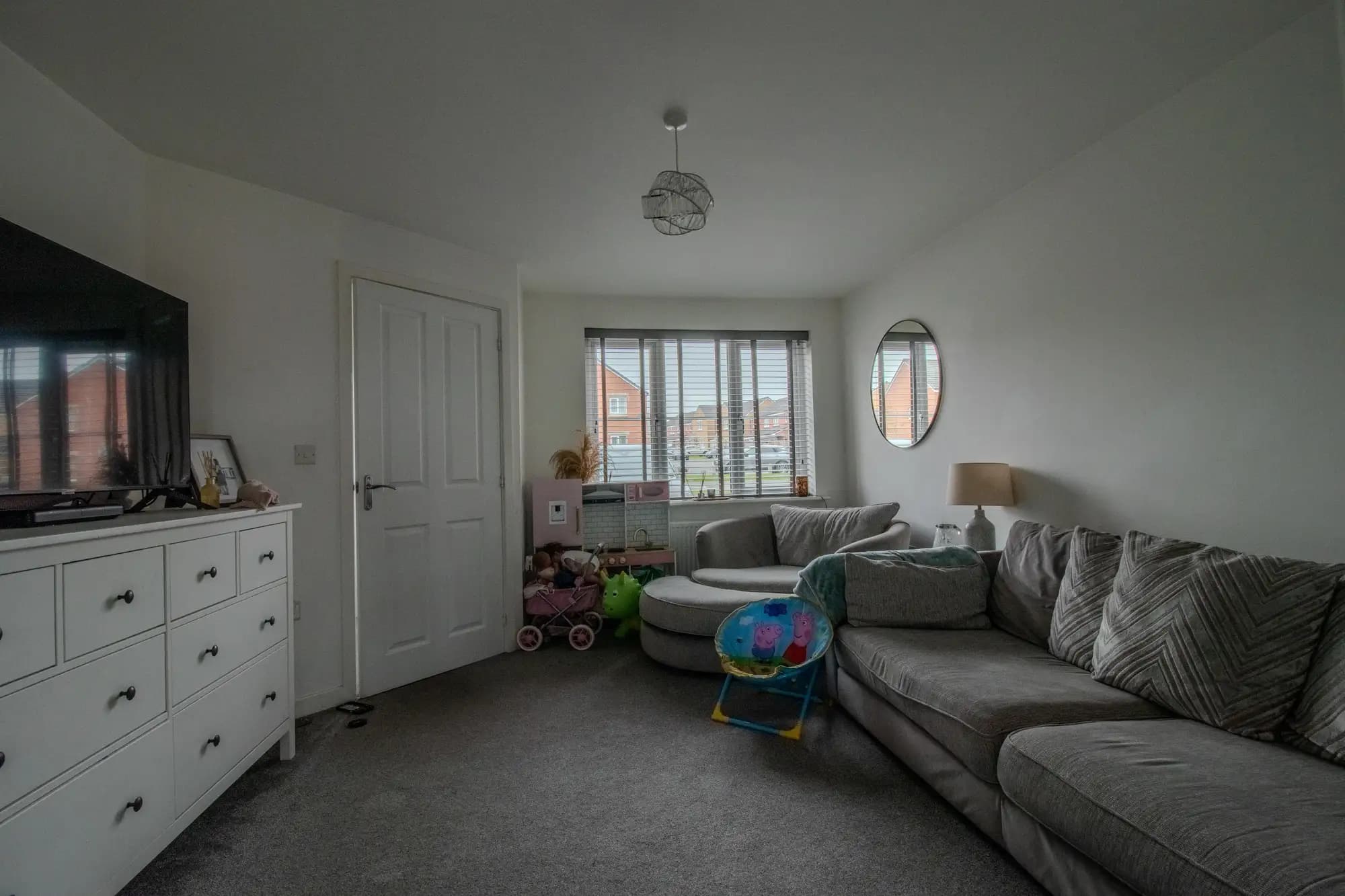 property photo 4 of 18