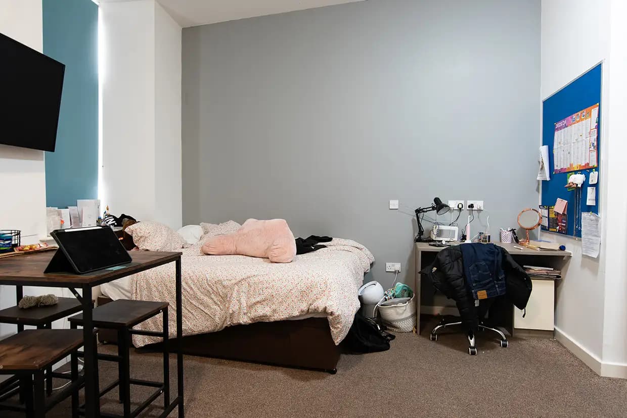 property photo 7 of 16