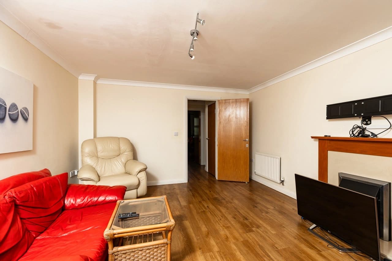 property photo 4 of 24