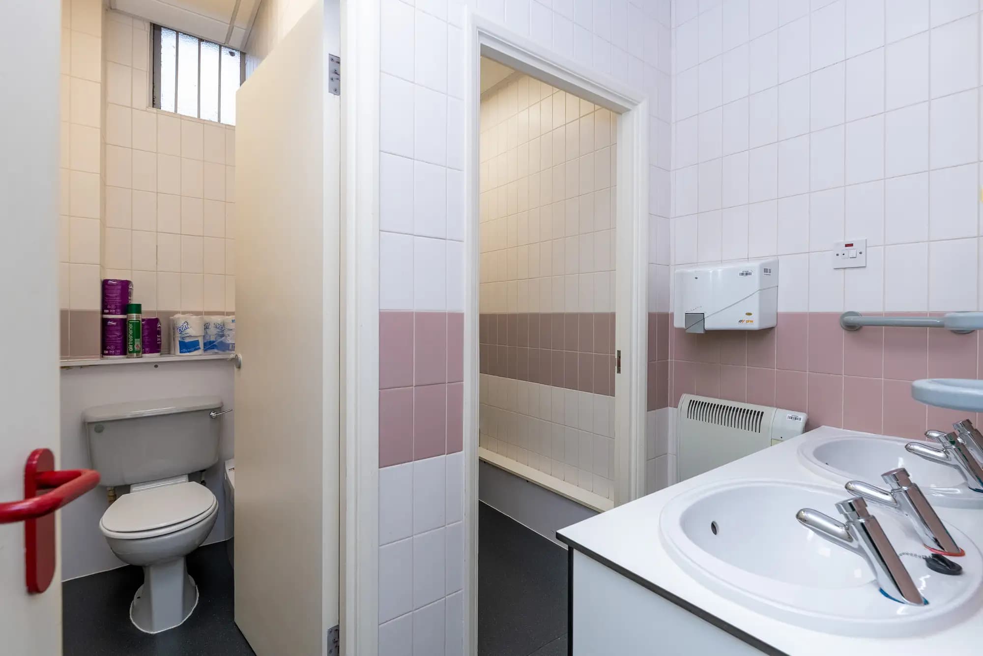 property photo 6 of 11