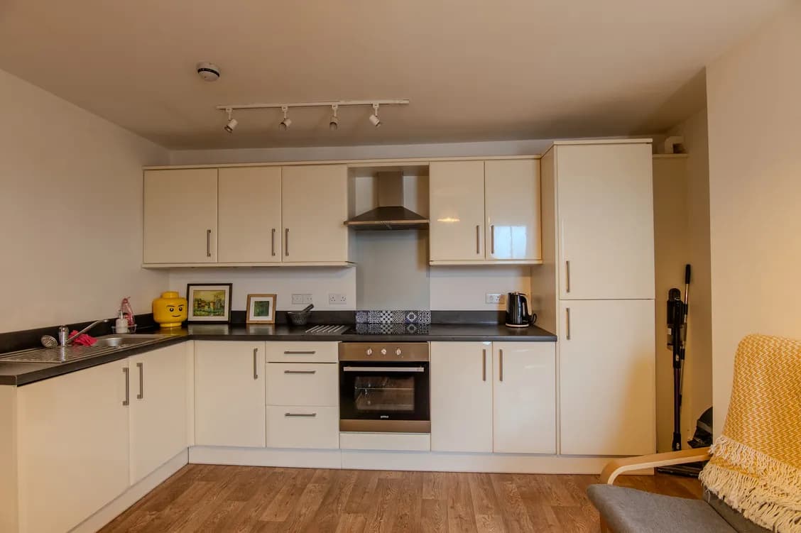 property photo 4 of 15