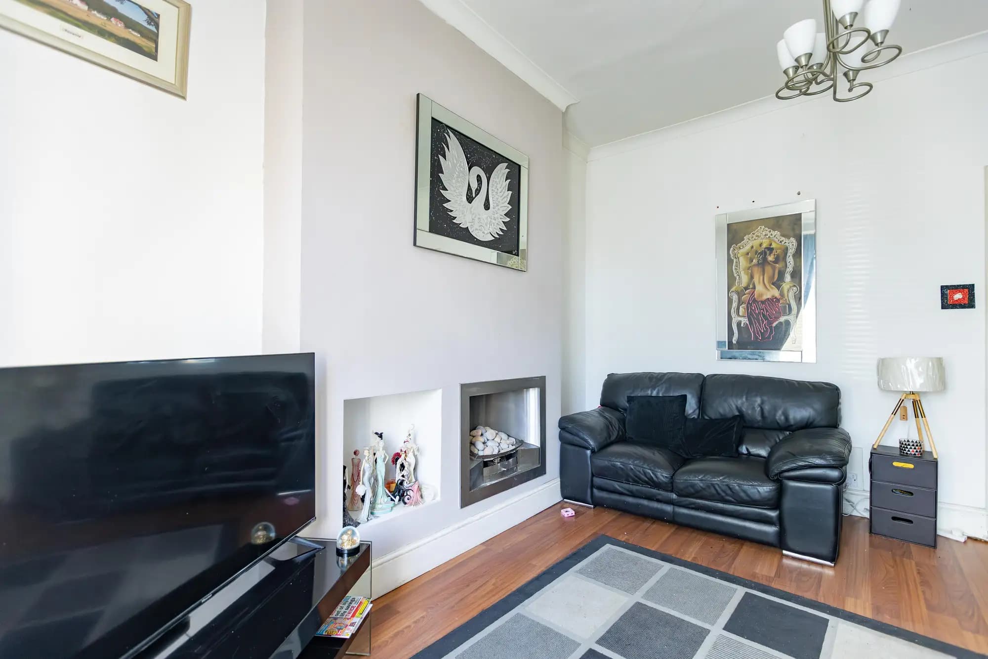 property photo 5 of 18