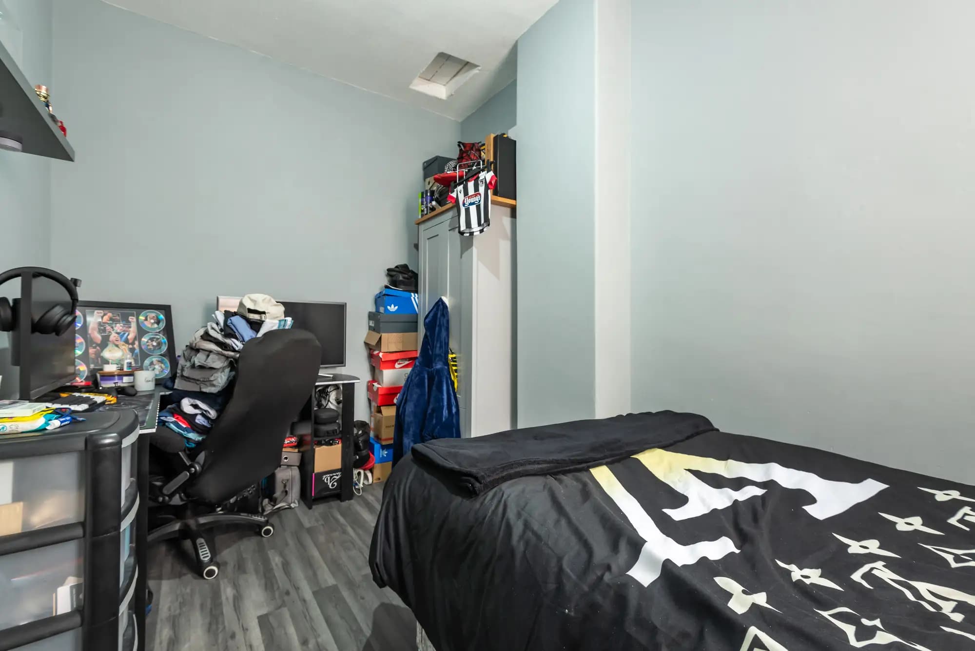 property photo 13 of 16