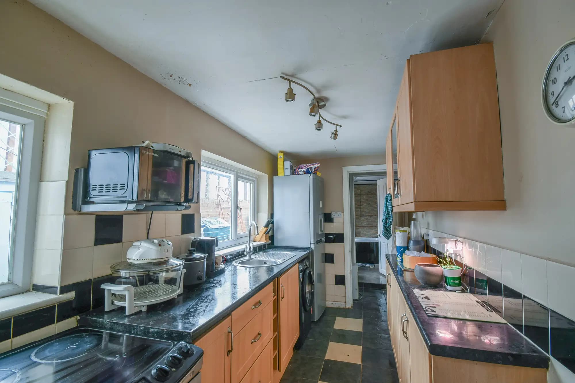 property photo 5 of 19