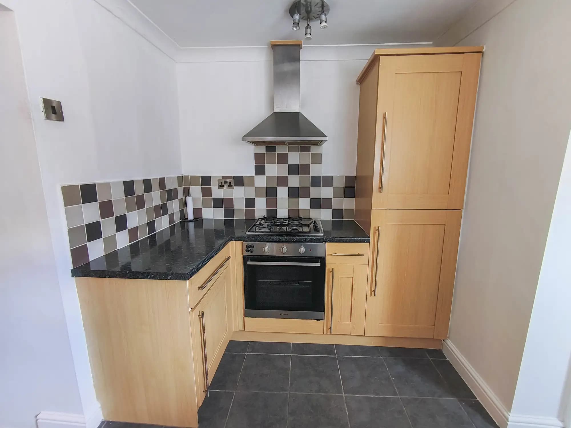 property photo 6 of 16