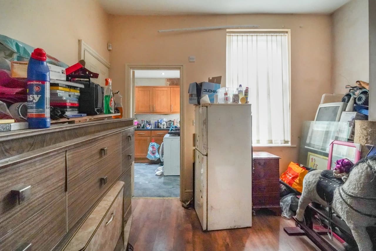 property photo 5 of 15