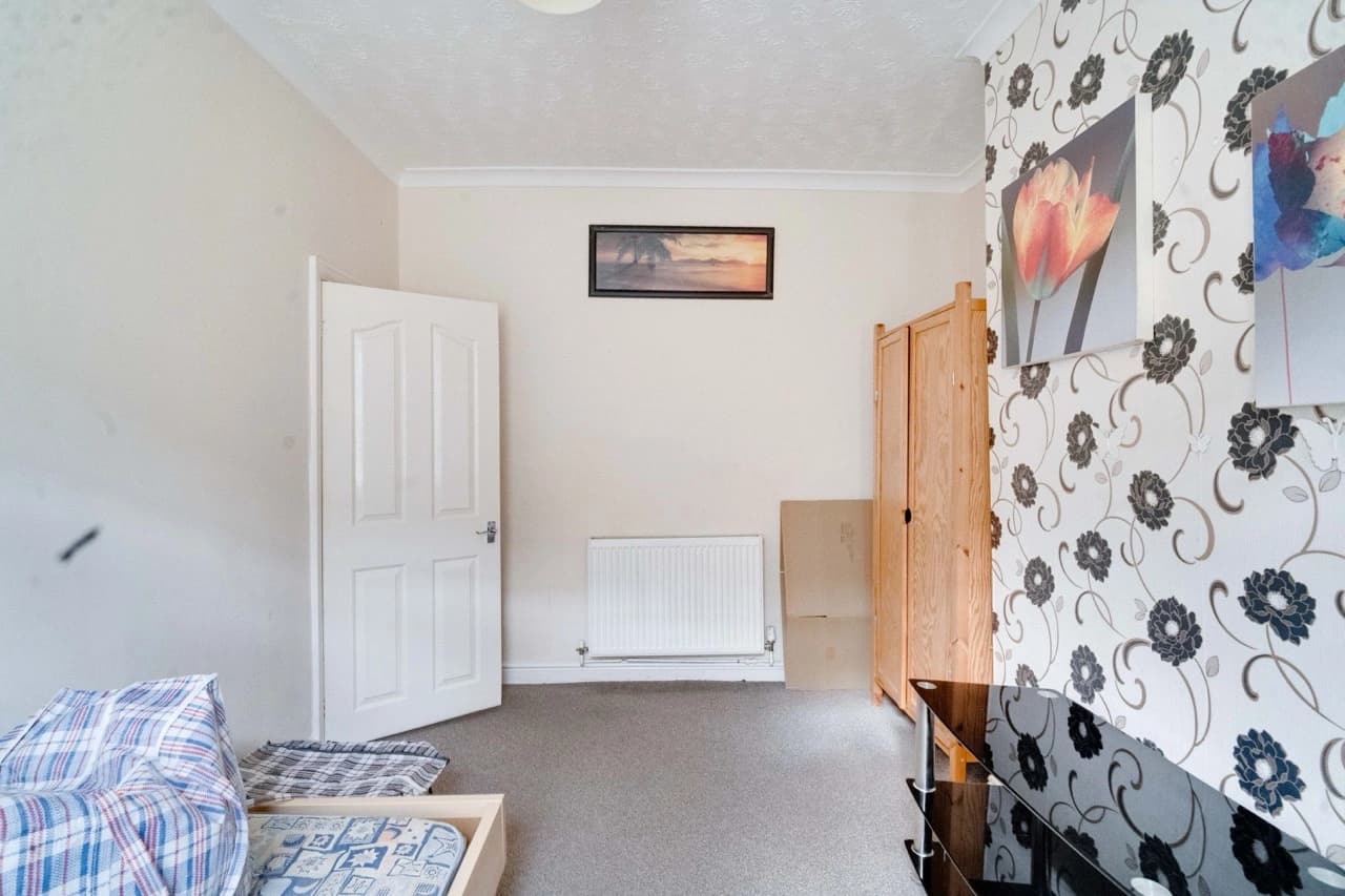property photo 9 of 20